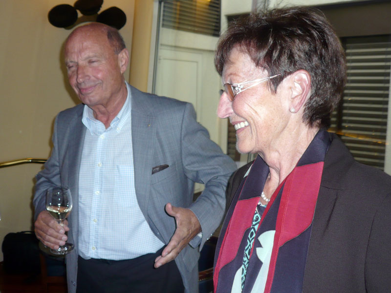 P1370894
